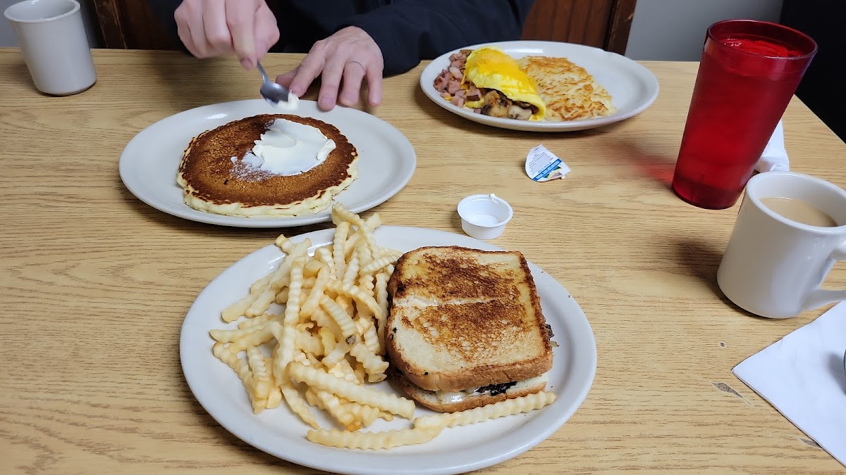 Crossroads Diner Photo 4