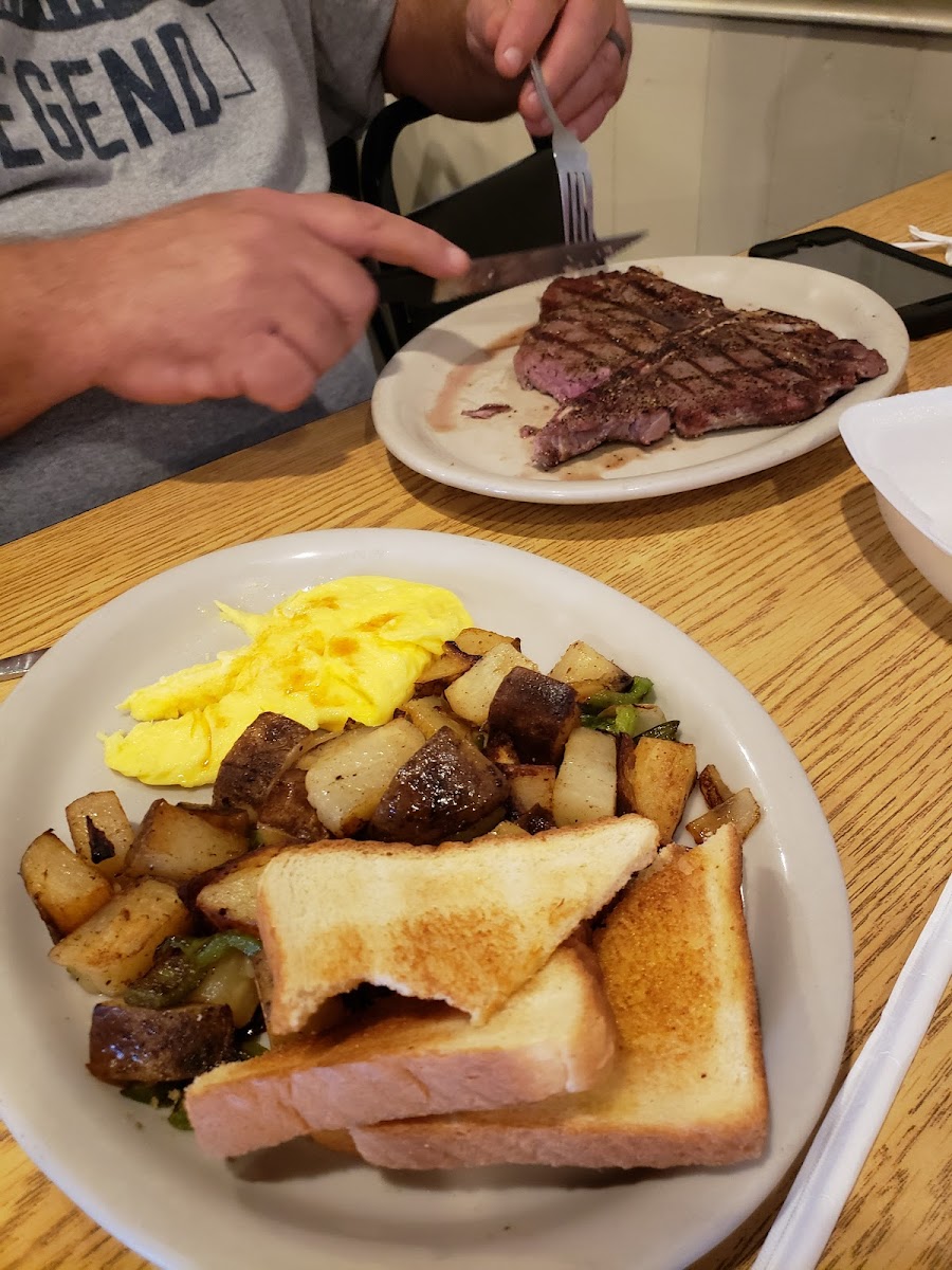 Crossroads Diner Photo 9
