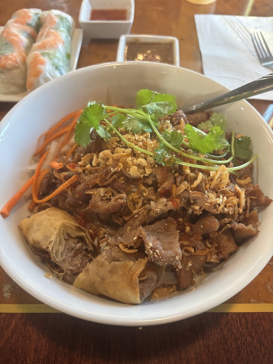 Saigon Square Restaurant Photo 4