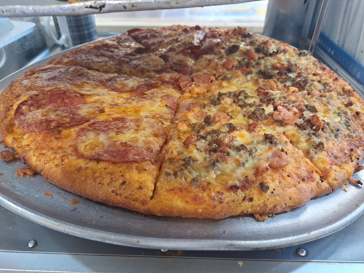 frick'n chicken& pizza main Photo 9