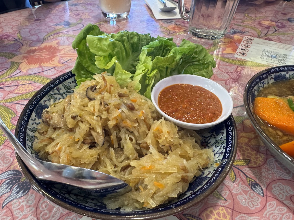 Nyonya Willow 柳 娘惹餐馆 Photo 4