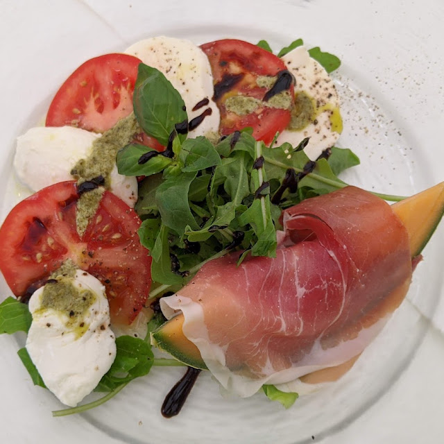 Galia Melone Mit Schinken Und Tomate Mozzarella