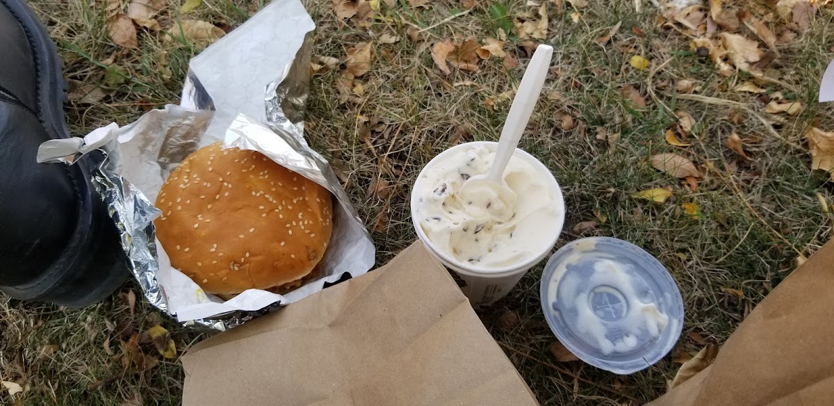 Starbuck's Drive-In Photo 10