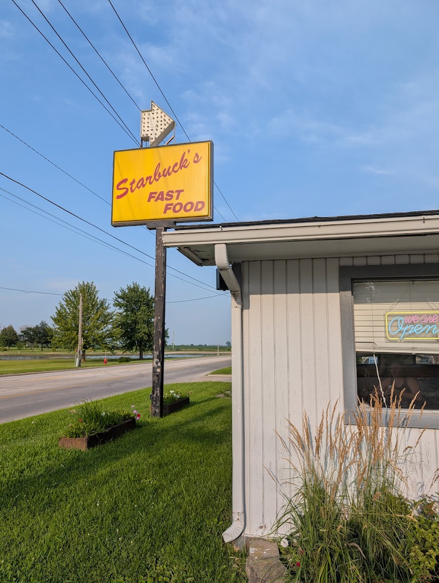 Starbuck's Drive-In Photo 3