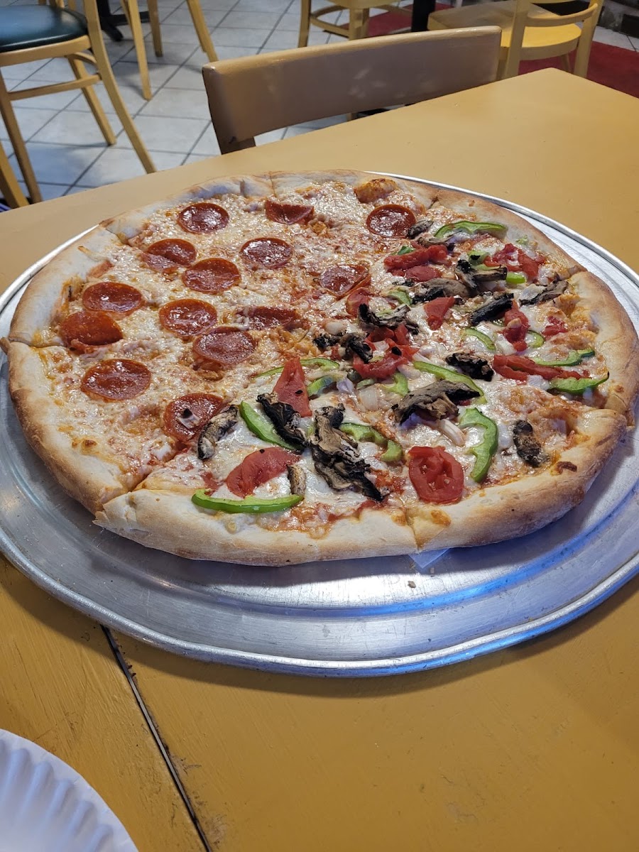 Dantes Pizza & Restaurant Photo 3