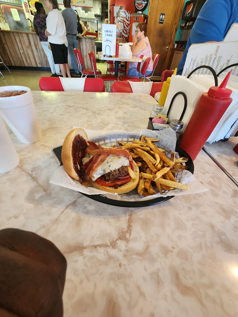 Circle Diner Photo 9