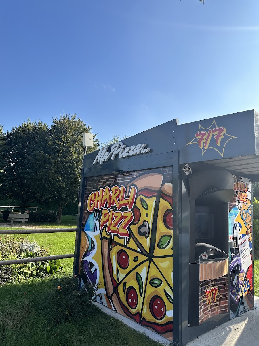 Charli pizz
