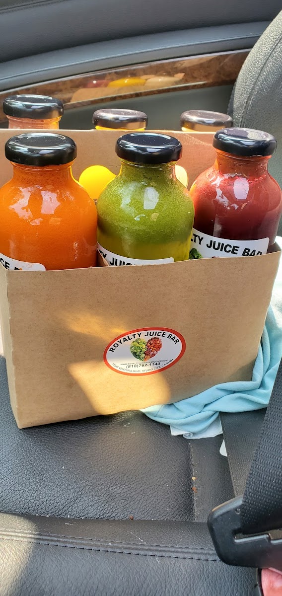 Royalty Juice Bar & Cafe Photo 4