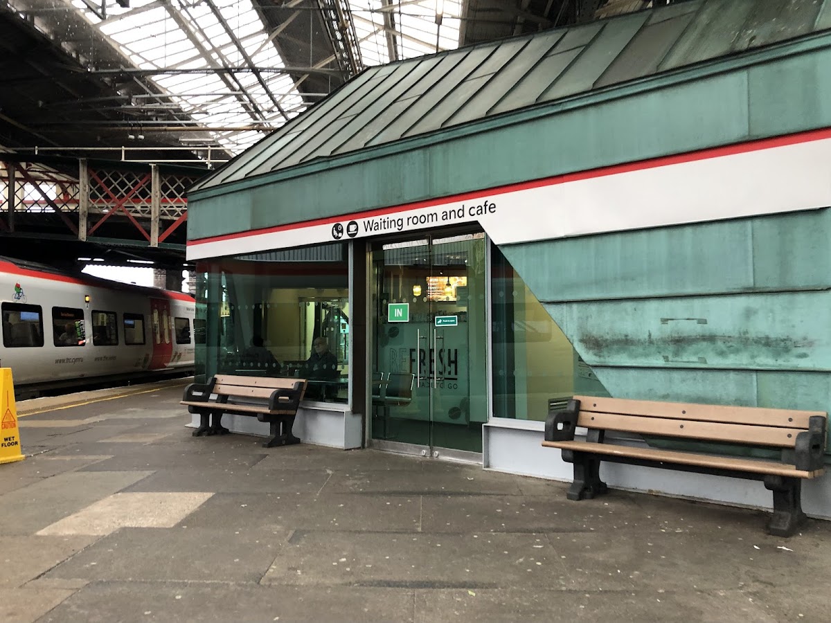 Refresh Cafe - Platform 4