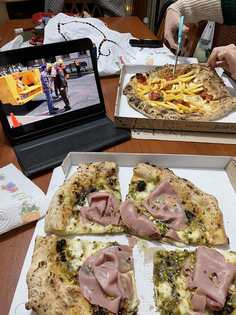 Izzo Pizza Photo 3