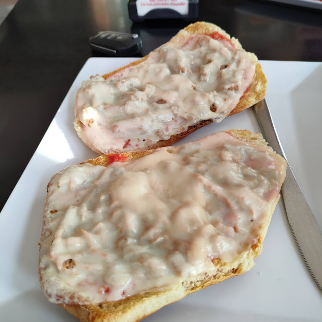 Mollete Con Atún Y Queso