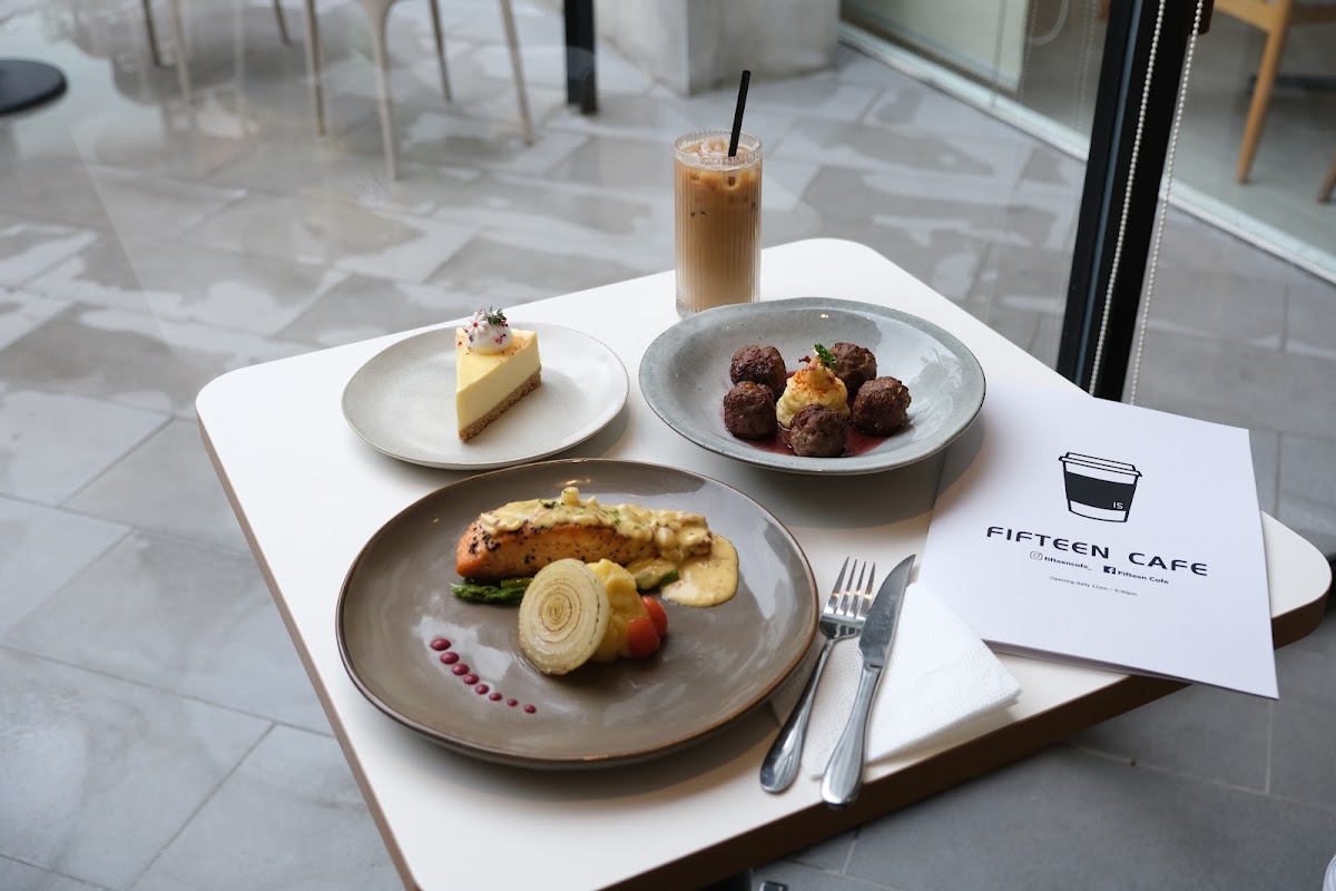 Fifteen Cafe Photo 9