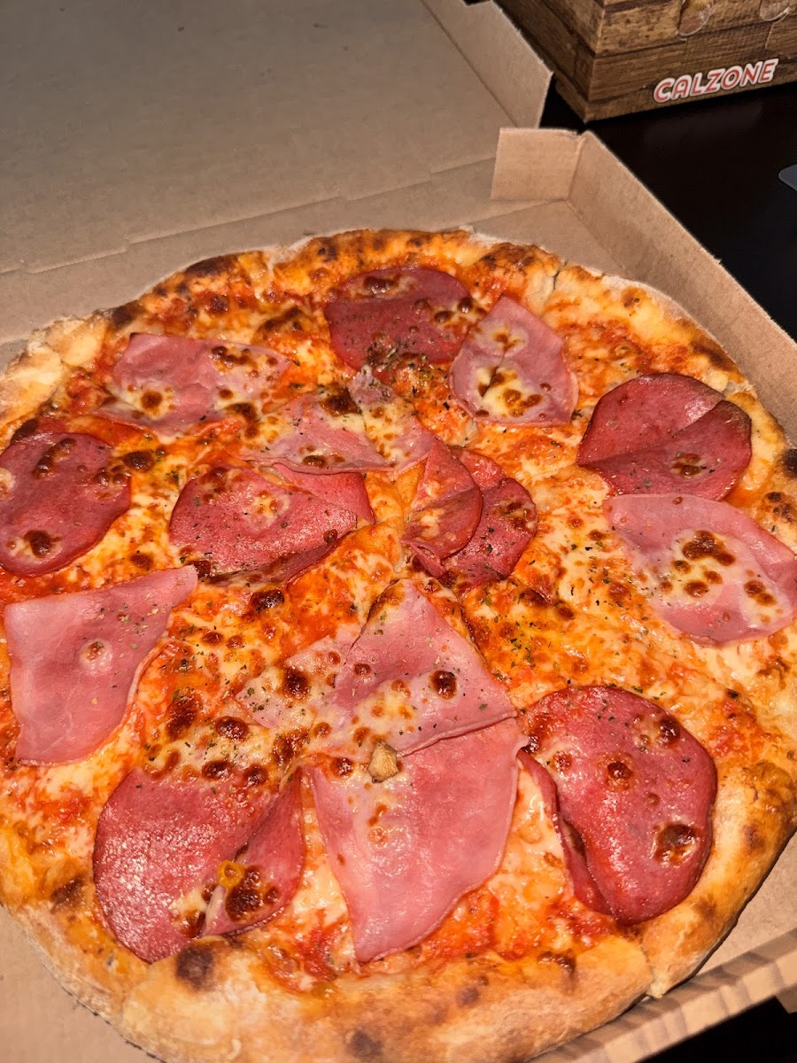 Milan‘s Pizza Photo 3