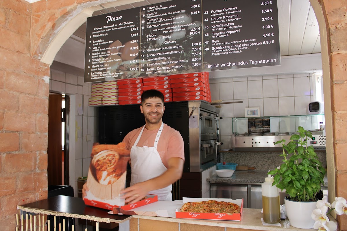 Milan‘s Pizza Photo Menu 3