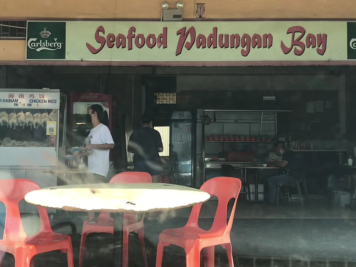 Seafood Padungan Bay Restaurant Photo 2