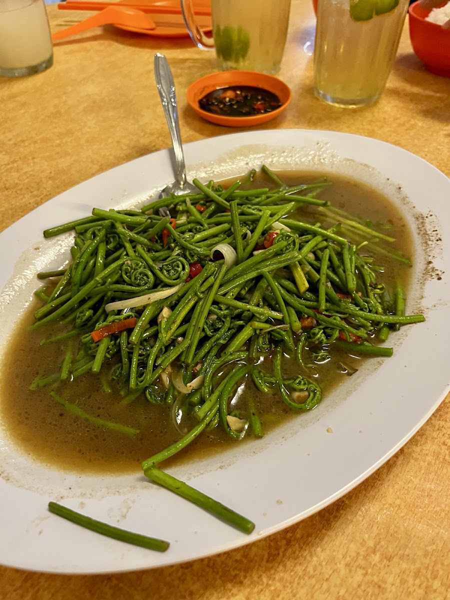 Seafood Padungan Bay Restaurant Photo 4