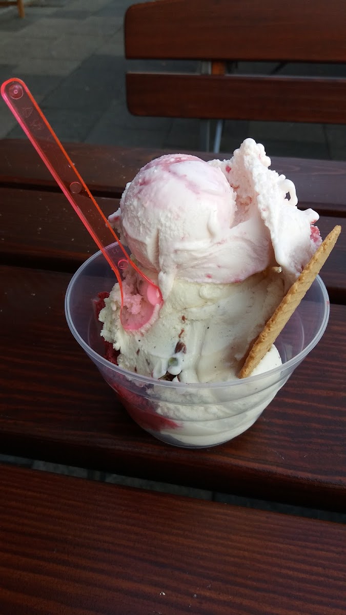 Eis Café Da Pian 2 - Huckingen Photo 9
