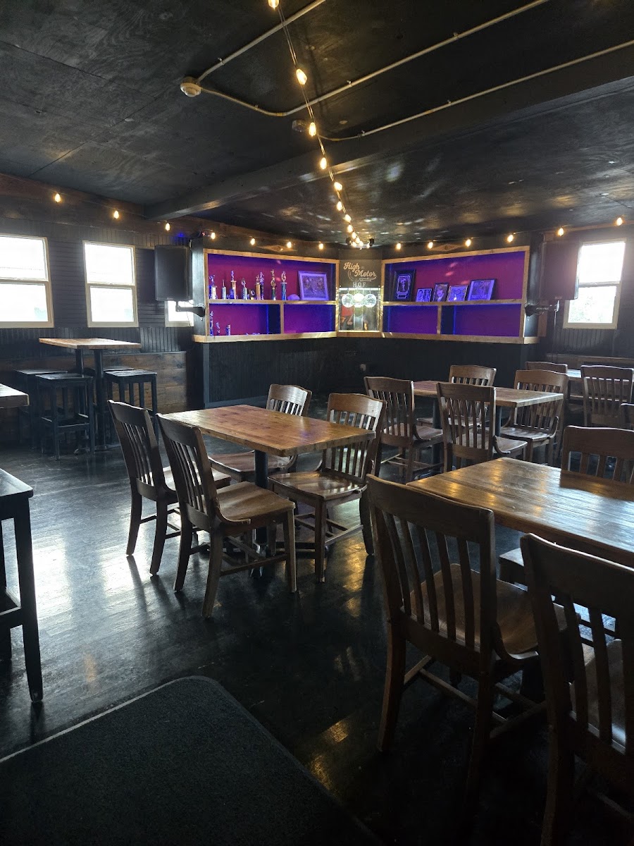 High Motor Bar & Grille Photo 7