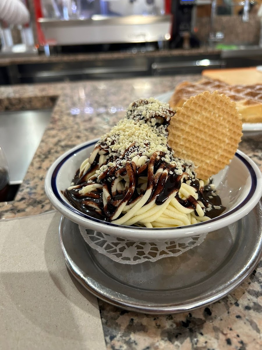 Eiscafé Dolomiti Großrosseln Photo 10