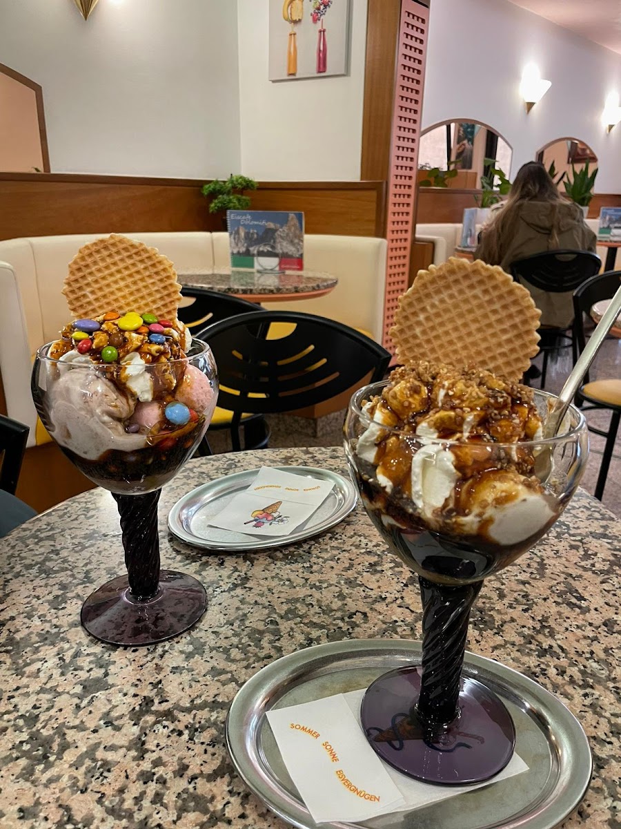 Eiscafé Dolomiti Großrosseln Photo 3