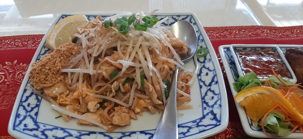 Yai’s Thai Takeaway & Cafe Photo 10