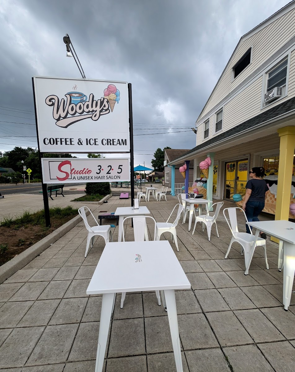 Woody's Coffee and Ice Cream Photo 10