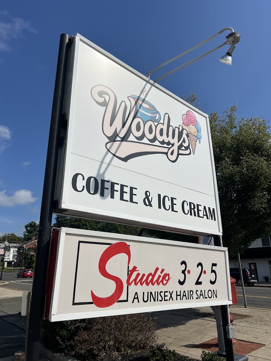 Woody's Coffee and Ice Cream Photo 4