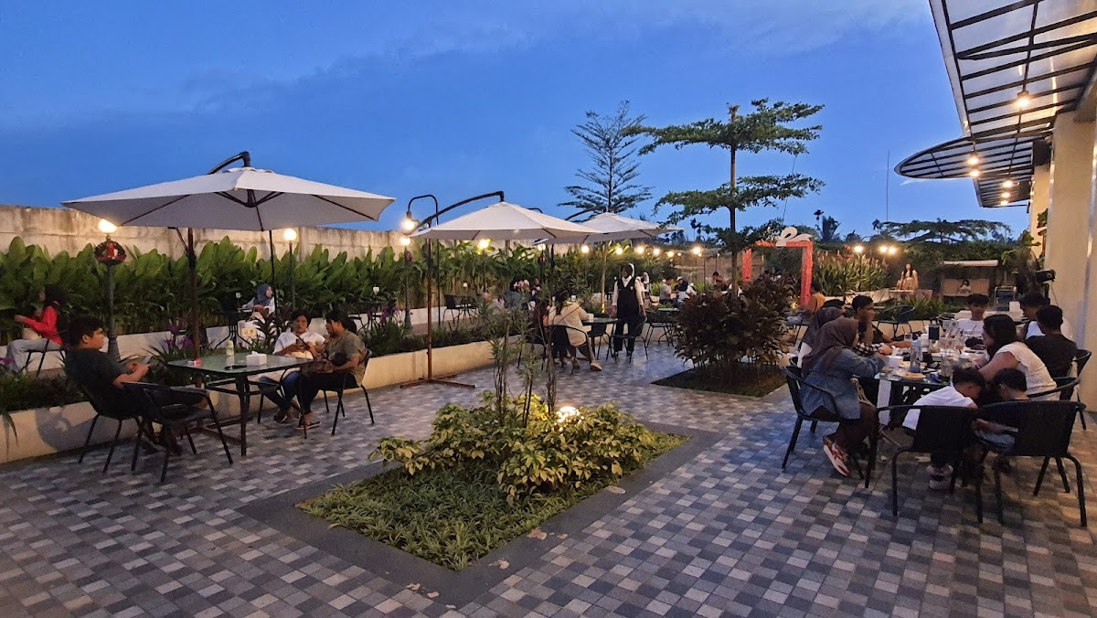 Flora Garden Cafe & Resto
