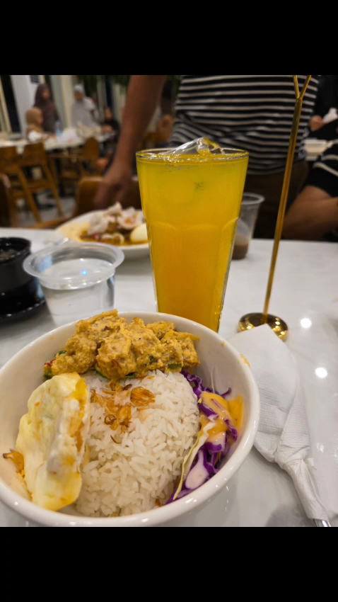 Flora Garden Cafe & Resto Photo 2