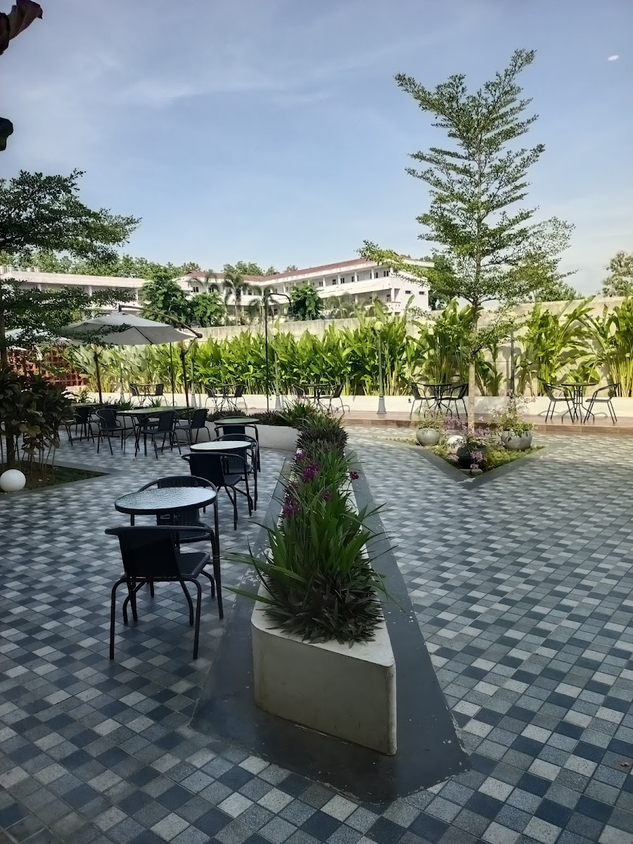Flora Garden Cafe & Resto Photo 3