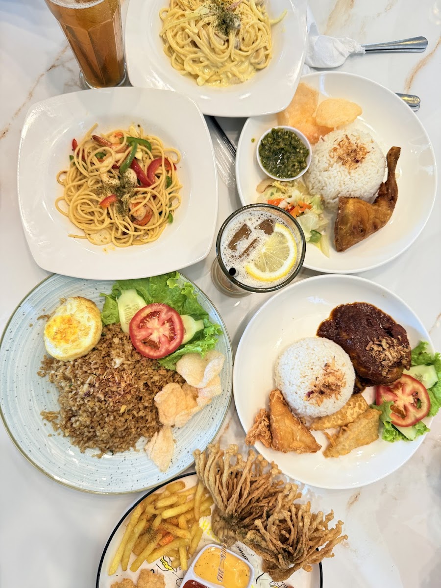 Flora Garden Cafe & Resto Photo 4