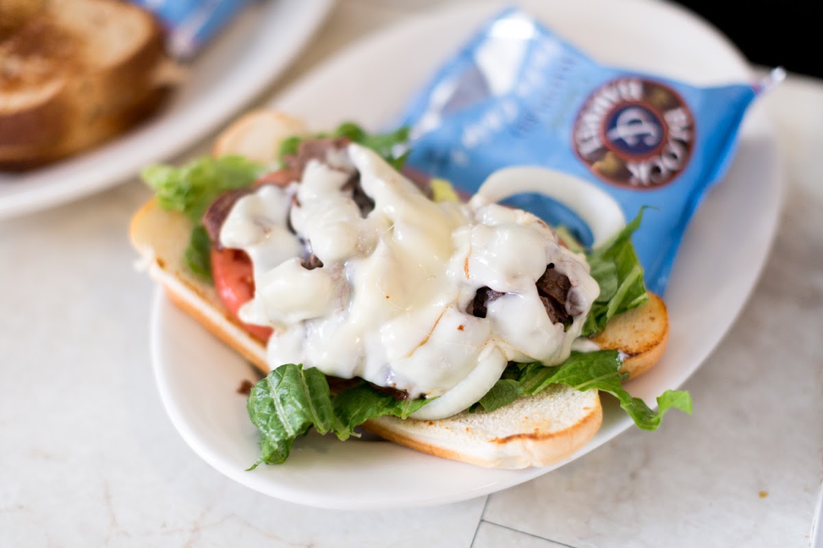 Rayne's Reef Soda Fountain & Grill Photo 2