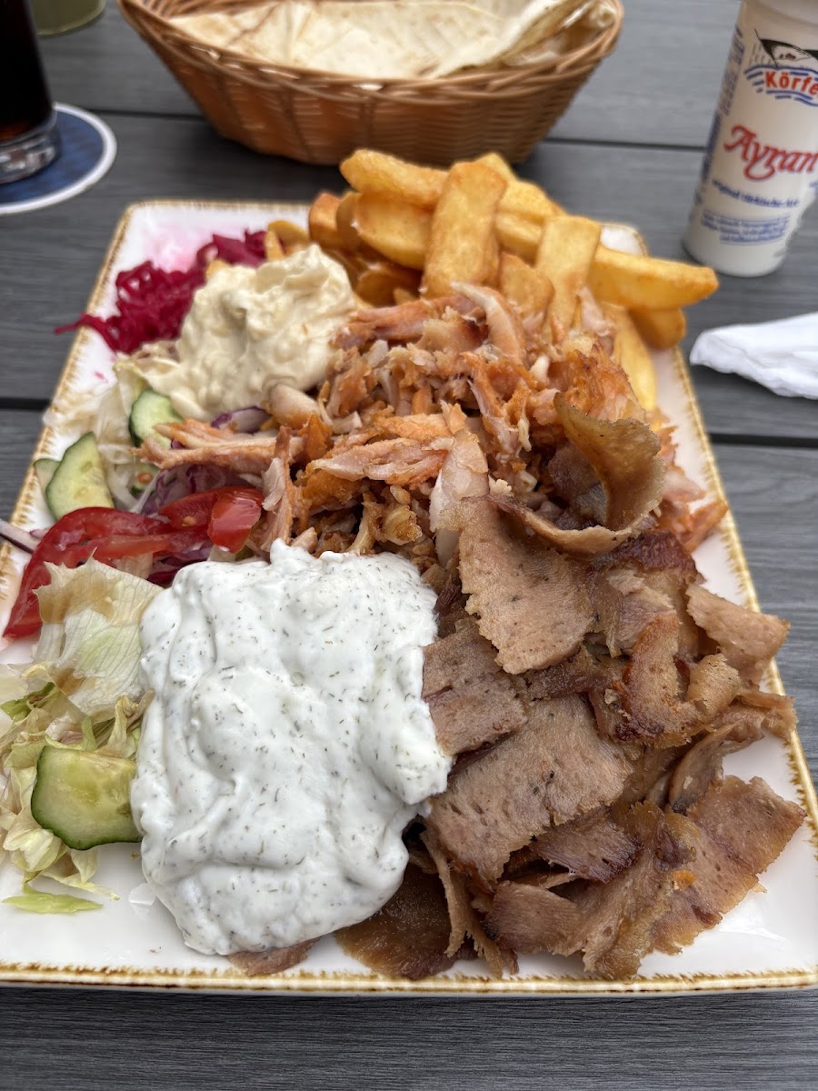 Yade Restaurant & Café Photo 2