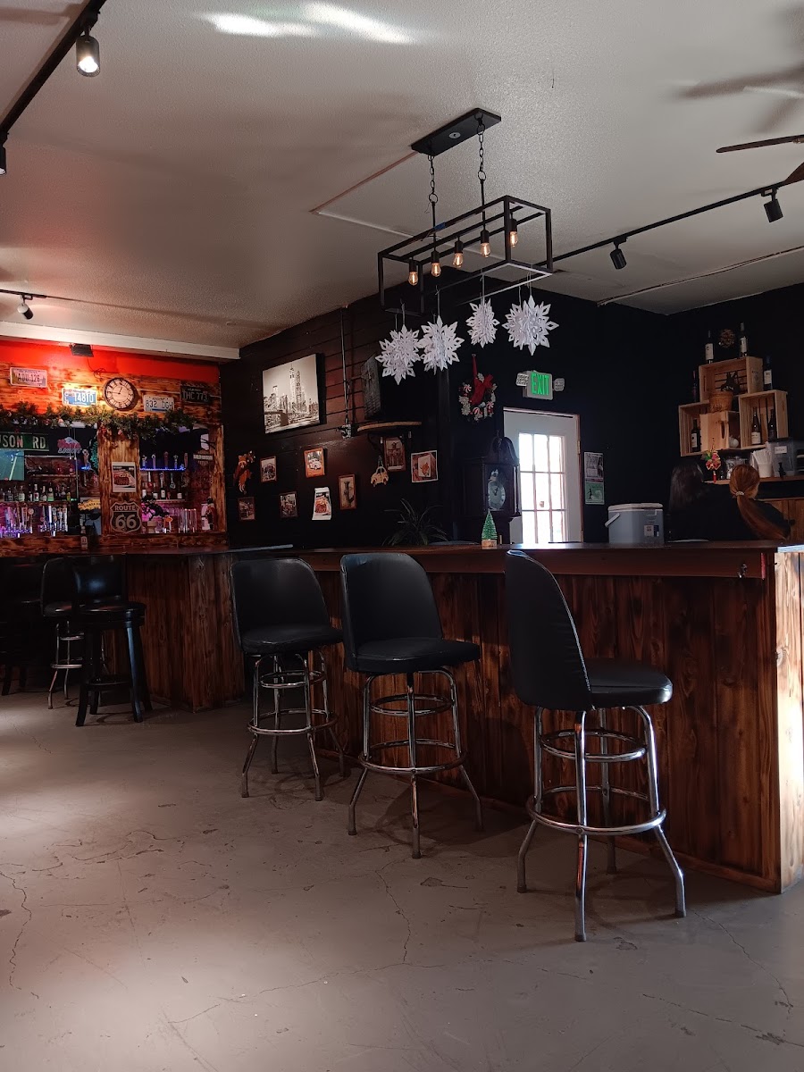 Pete’s Bar and Grill Photo 4