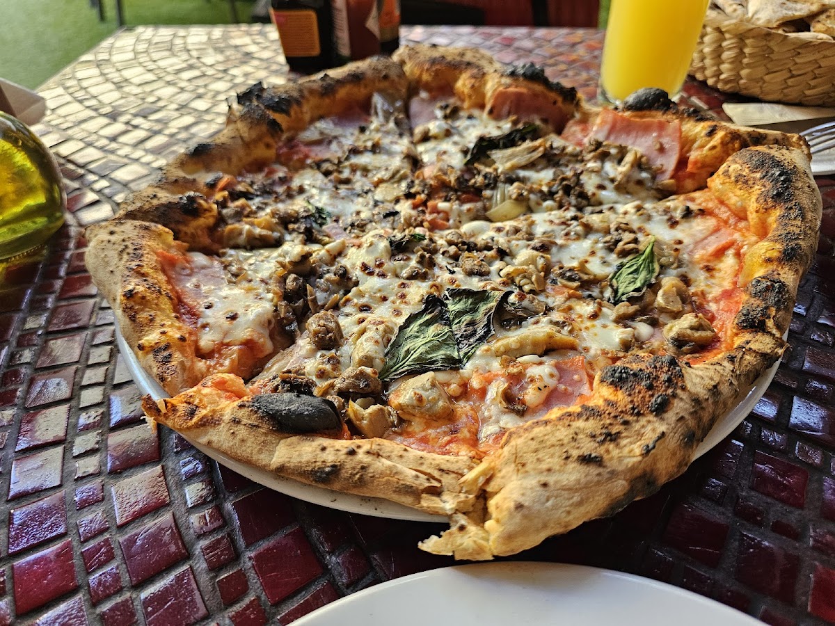 Pavarotti Ristorante Photo 4