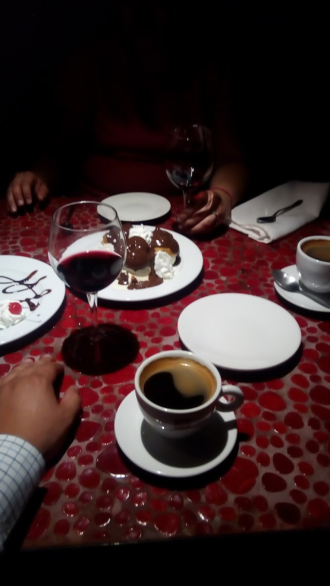 Pavarotti Ristorante Photo 7