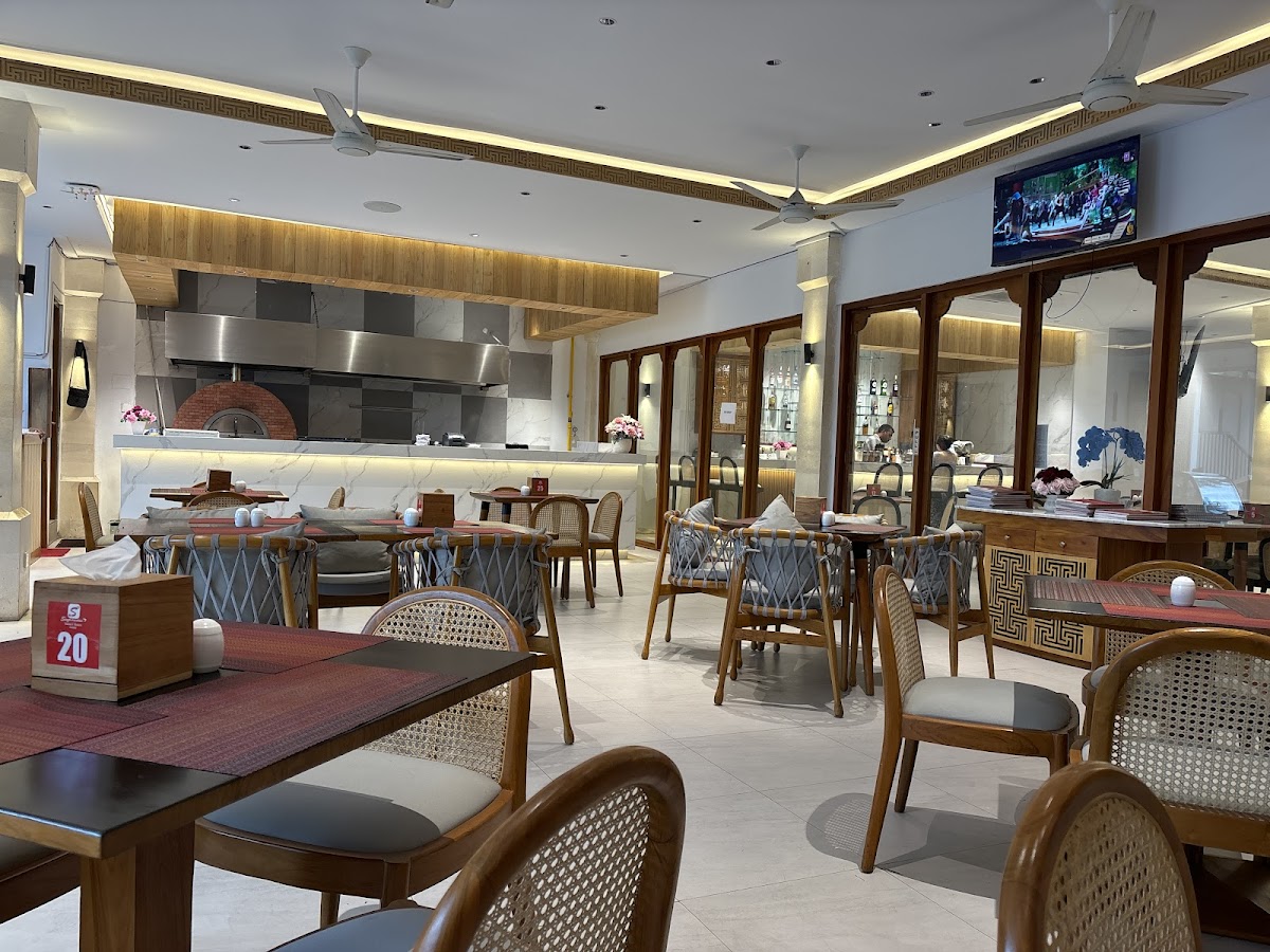 Supreme Indian restaurant n bar Photo 3