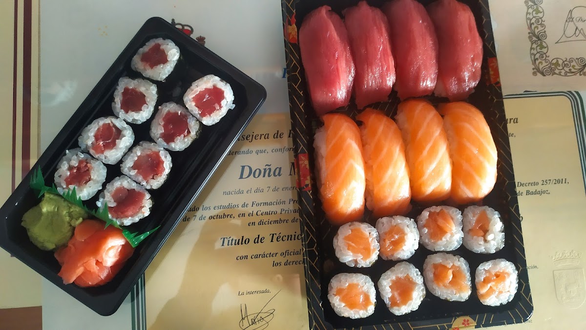 MOMO Badajoz Noodles Sushi Photo 7