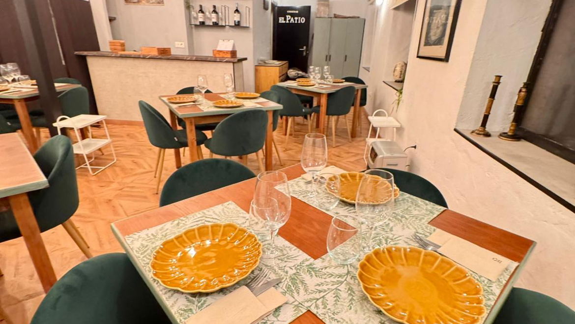 El Patio Bar con Cocina