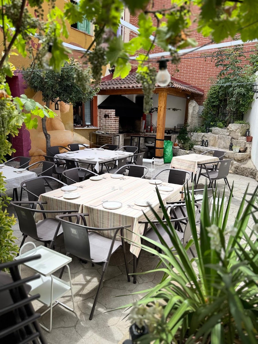 El Patio Bar con Cocina Photo 7