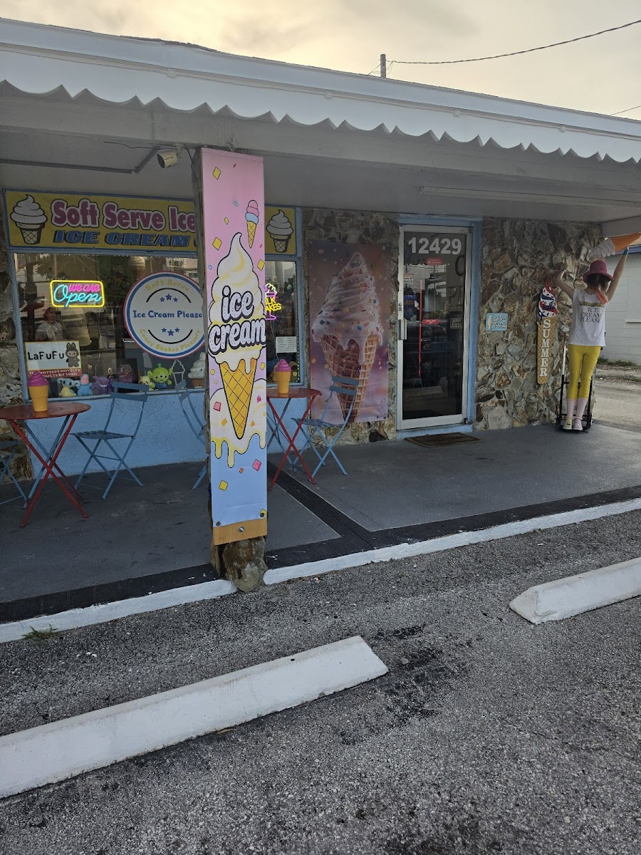 Ice cream please! Photo 2