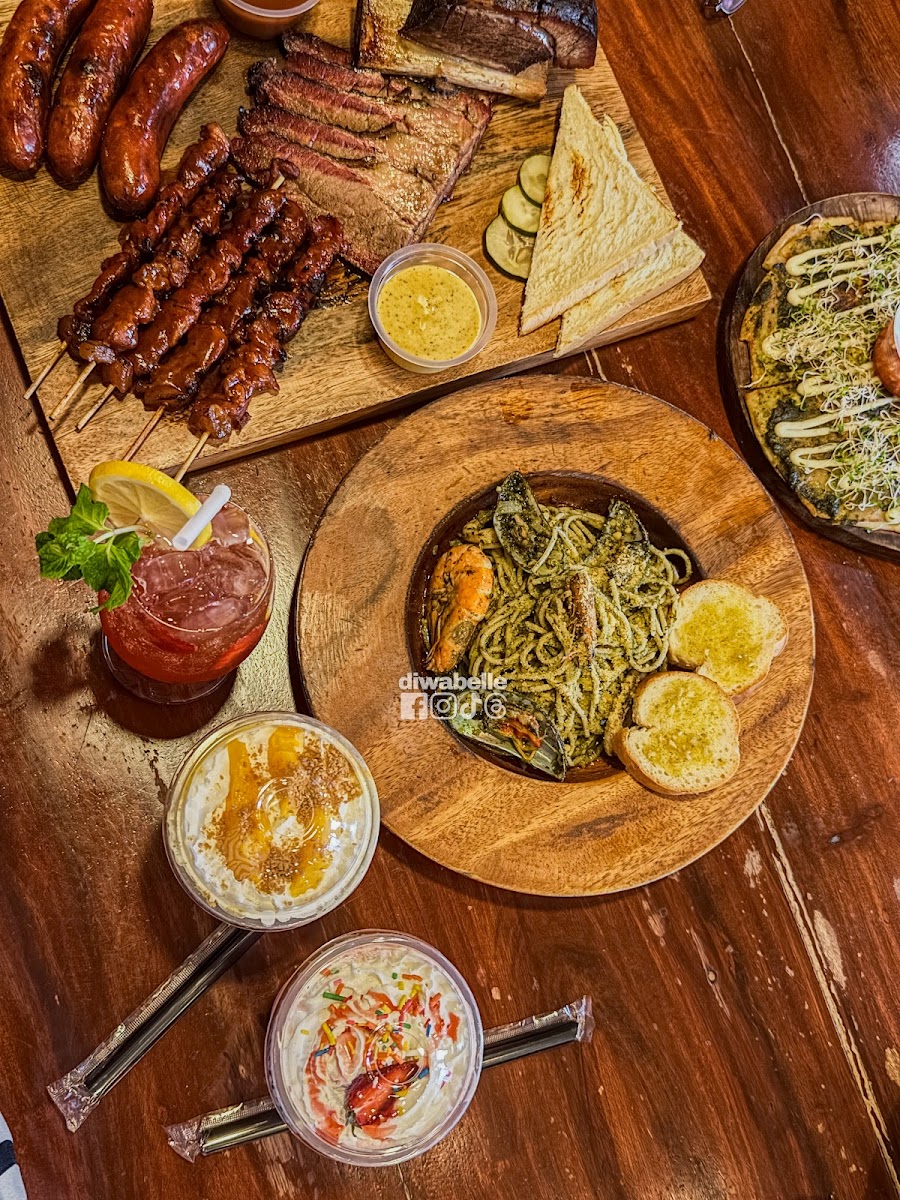RK SMOKEY BAR & RESTO Photo 3