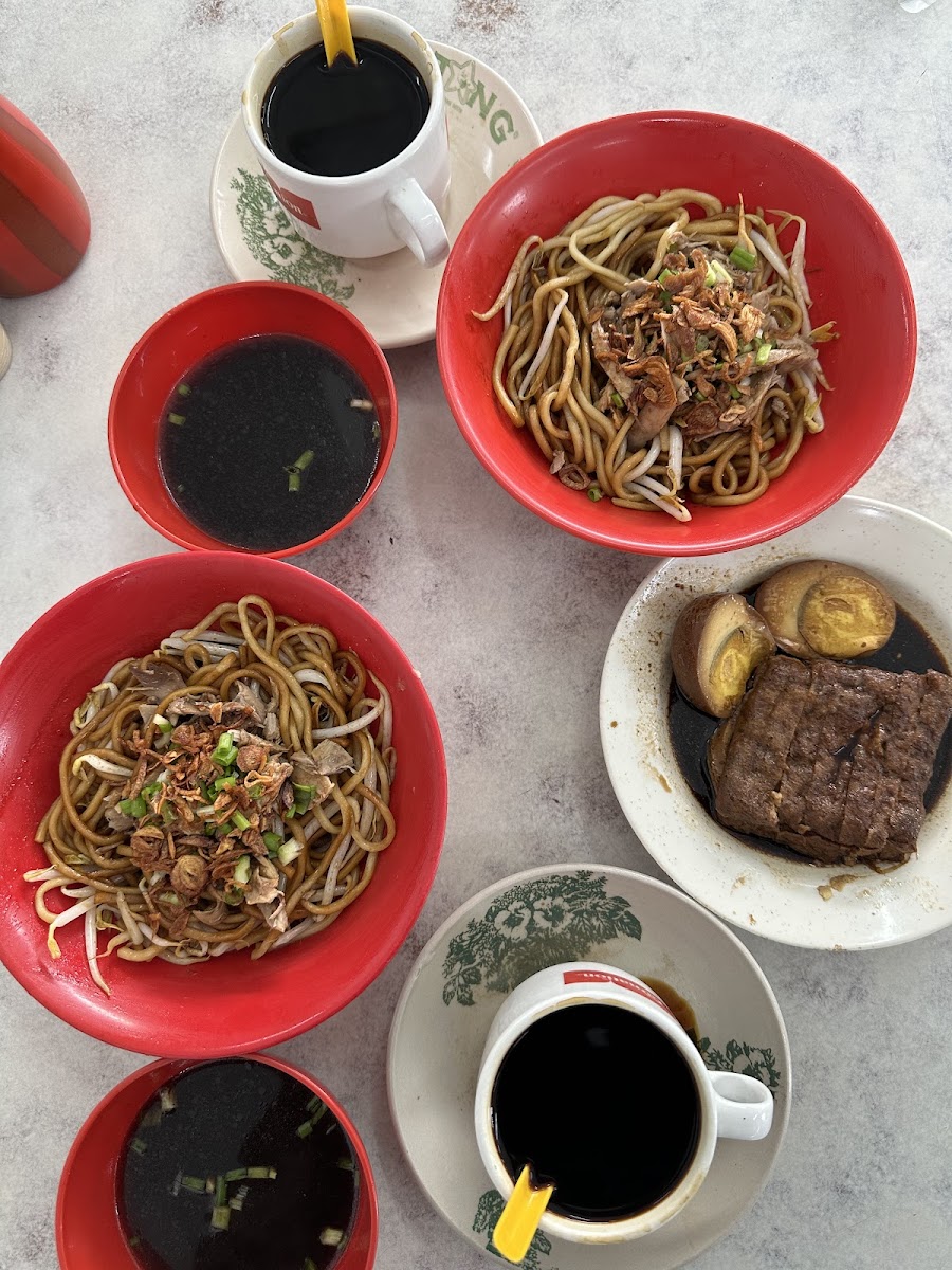 BUKIT BERUANG DUCK MEE Bukit Beruang 鸭面 Kedai Mee Itik Chia Yean 佳园茶餐室 Photo 4