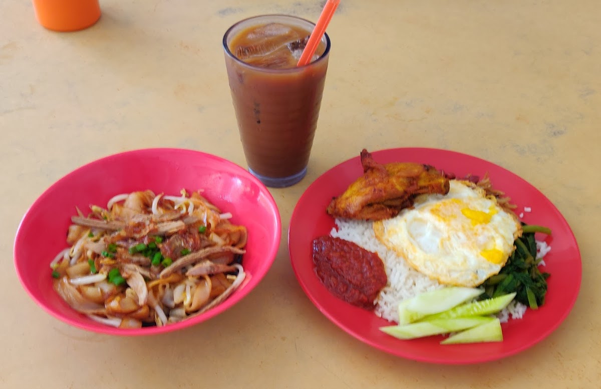 BUKIT BERUANG DUCK MEE Bukit Beruang 鸭面 Kedai Mee Itik Chia Yean 佳园茶餐室 Photo 6