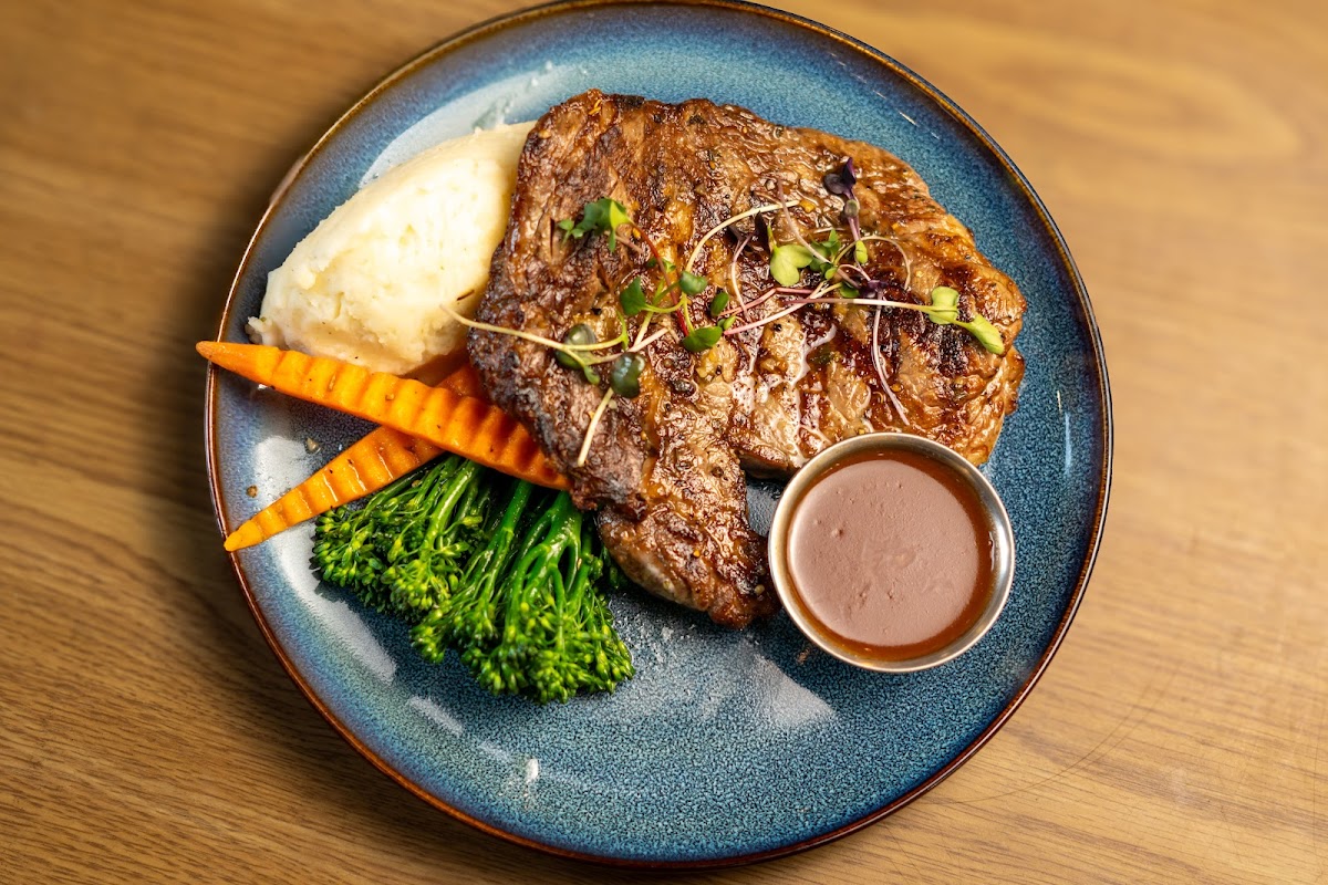 Zoe's Western & Filipino Cuisine/Zoe’s Lounge & Bar Photo 4