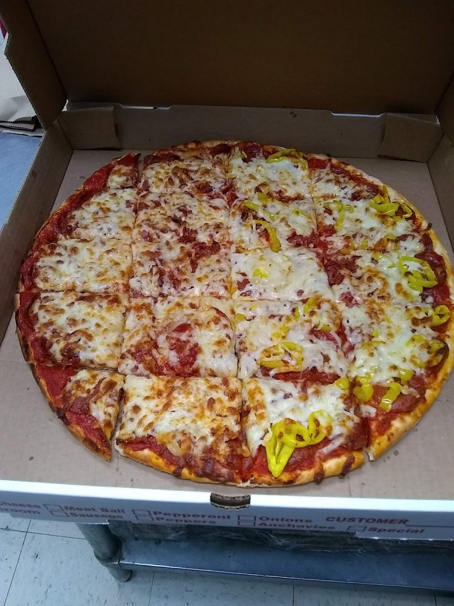 B & E Pizza at Broadway Express Photo 2
