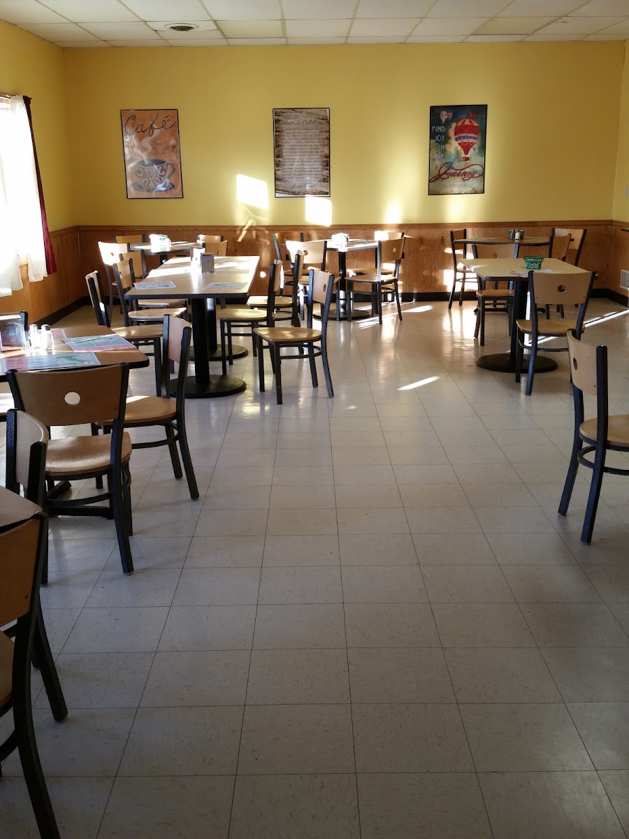 B & E Pizza at Broadway Express Photo 3