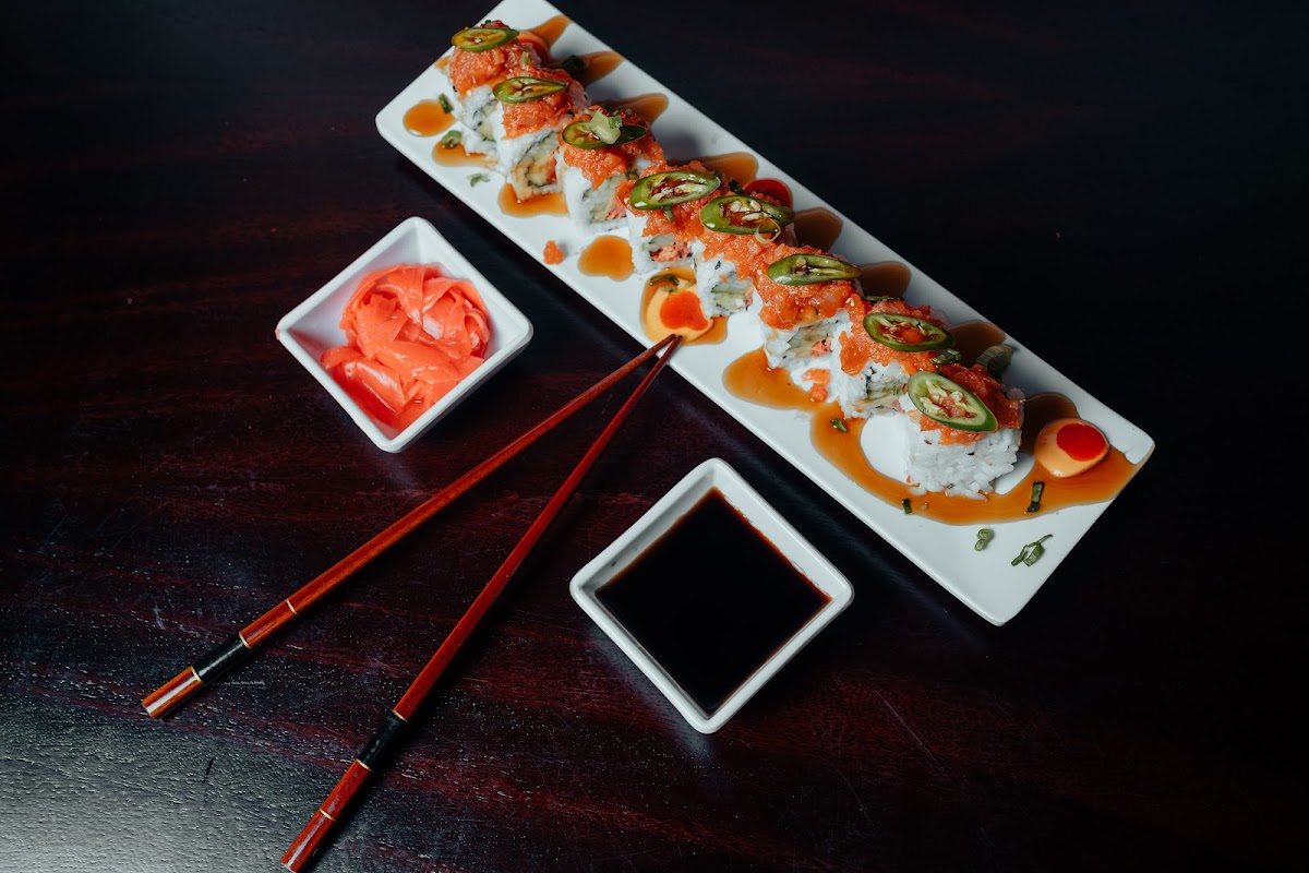 Wakame Sushi & Asian Fusion Photo 3