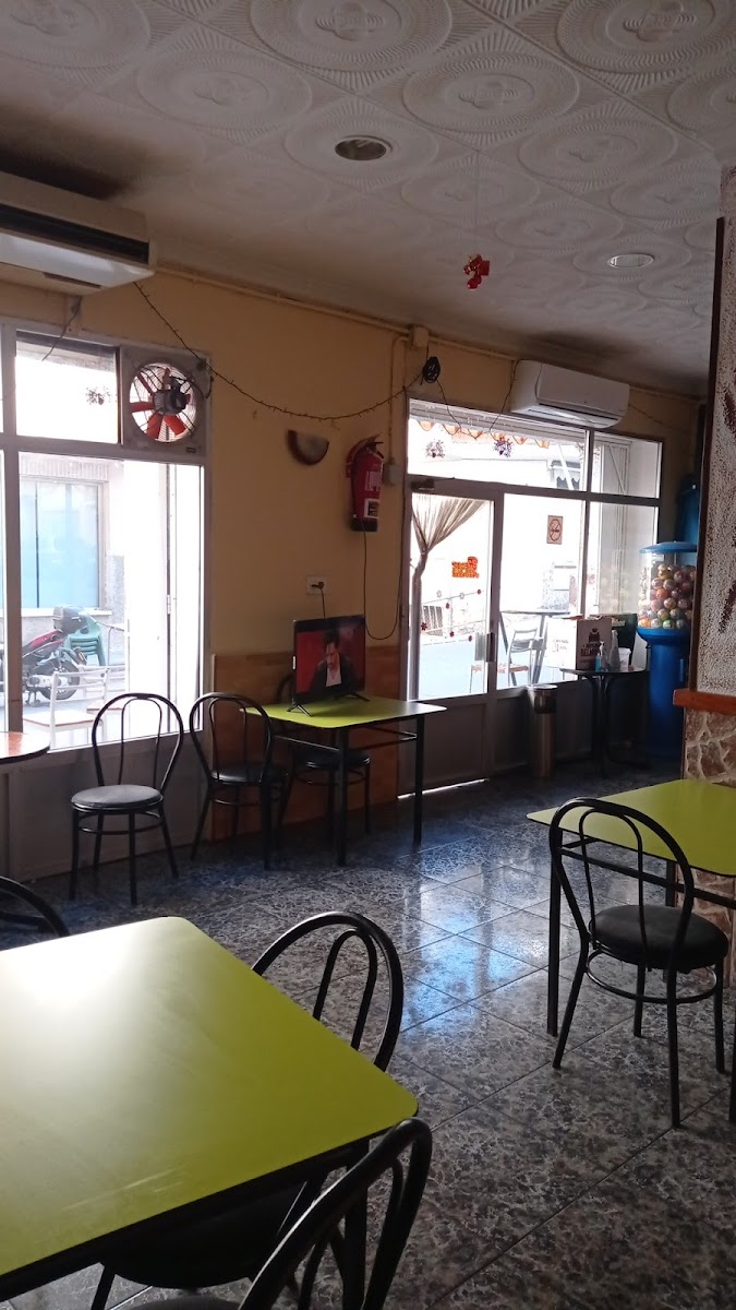 Café Bar Reyes Photo 3
