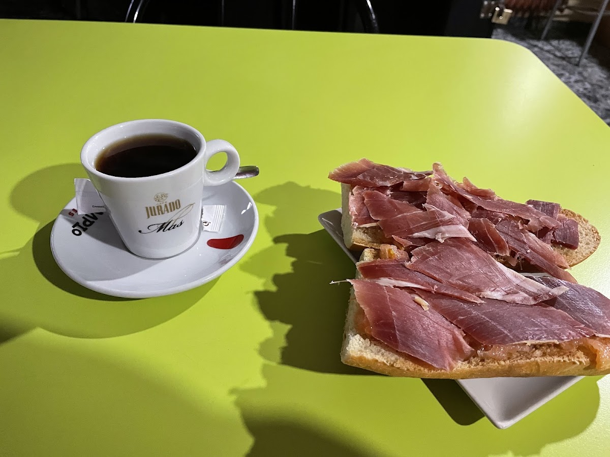 Café Bar Reyes Photo 7